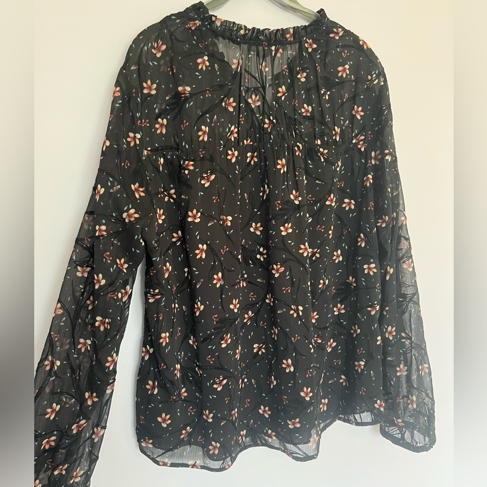 Gently Used Daniel Rainn Long Sleeve Blouse
